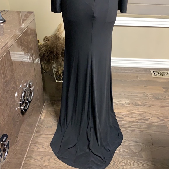 Chic and classy dress in black - Picture 14 of 17